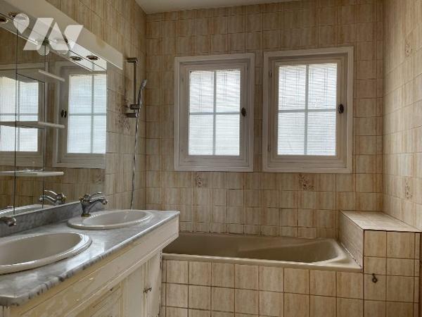 MAISON DE PLAIN-PIED SUR SOUS-SOL