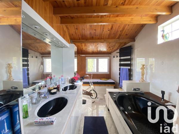 Maison à vendre 8 pièces 174 m² Le Mesnil-Saint-Denis