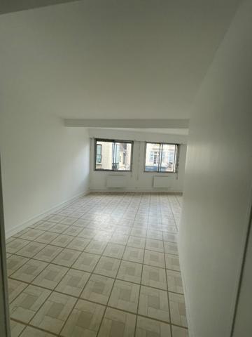 POISSY - Hyper Centre- 3 Pièces de 73 m²

Loyer €1 100/mois charges comprises **

- Ref : 8864