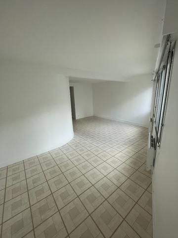 POISSY - Hyper Centre- 3 Pièces de 73 m²

Loyer €1 100/mois charges comprises **

- Ref : 8864