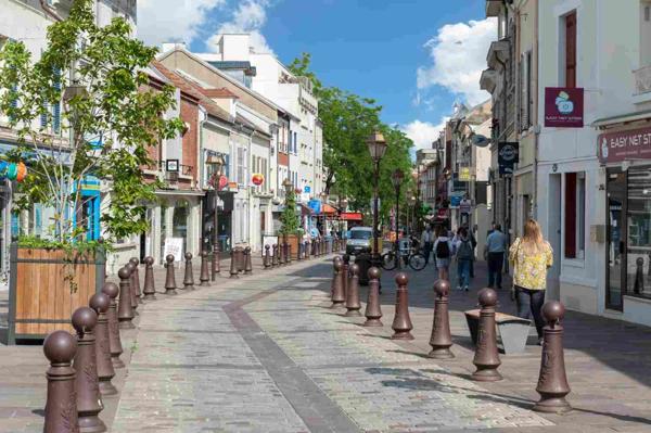 POISSY - Hyper Centre- 3 Pièces de 73 m²

Loyer €1 100/mois charges comprises **

- Ref : 8864