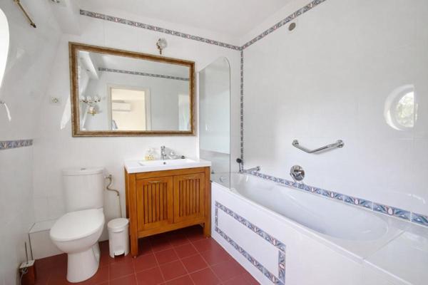 Exclusivité - Maison familiale avec piscine  - Quartier pavillonnaire
