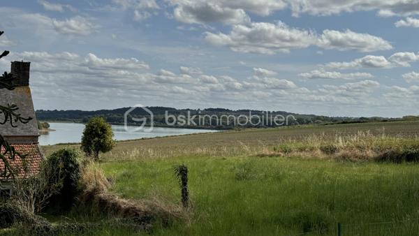 NOUVEAUTE BSK IMMOBILIER : Et si vous construisiez votre future maison dans un cadre véritablement exceptionnel ?
À Saint-Jouan-des-Guérets, découvrez ce beau terrain exposé plein Sud, offrant une magnifique vue dégagée sur la Rance. Un emplacement rare, qui conjugue harmonieusement calme, nature et proximité du littoral, à quelques minutes seulement de Saint-Malo.
Libre de constructeur, ce terrain vous permet d’imaginer et de réaliser un projet de construction entièrement personnalisé, en profitant d’un environnement privilégié et d’un cadre de vie recherché.

LES ATOUTS DE CE TERRAIN :
• Vue exceptionnelle sur la Rance : un panorama dont vous pourrez profiter au quotidien.
• Exposition plein Sud : idéale pour bénéficier d’un bel ensoleillement.
• Libre de constructeur : laissez libre cours à vos envies et concevez une maison à votre image.
• Terrain viabilisé : les raccordements sont réalisés, pour vous permettre d’avancer sereinement dans votre projet.
• Environnement calme et verdoyant : un cadre préservé, propice à une qualité de vie agréable.
• Proximité immédiate des commodités : commerces, écoles et services accessibles facilement.
• À proximité du littoral et de Saint-Malo, permettant de profiter pleinement de la côte et de ses nombreux attraits.

Un terrain rare par son emplacement et sa vue, offrant une belle opportunité de concrétiser un projet de vie dans un cadre privilégié.
À découvrir sans tarder ! Pour plus d’informations ou organiser une visite, contactez-moi rapidement.