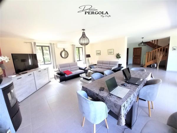 Magnifique maison d'architecte de 178 m² implantée sur un terrain de 5800 m²