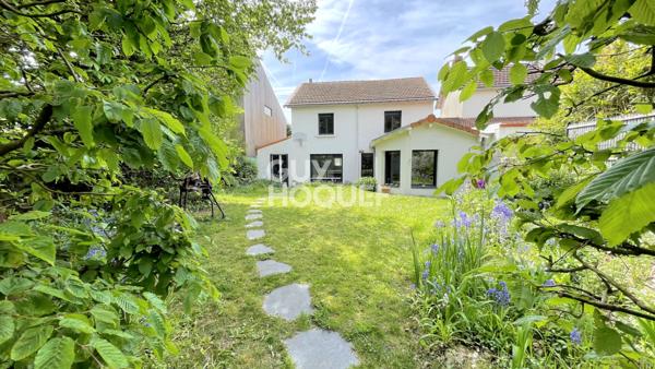 Maison familiale avec grand jardin arboré
