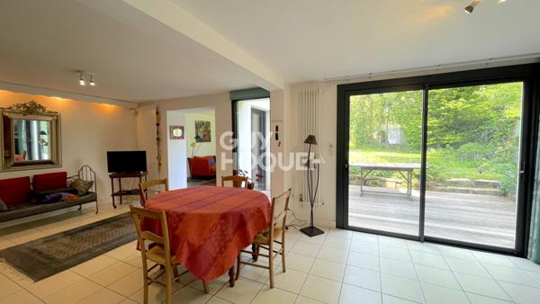 Maison familiale avec grand jardin arboré