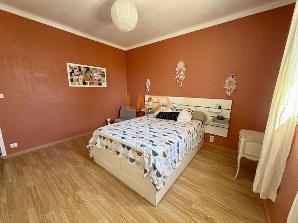 Grande maison de village - Uchaud - cour et parking privatifs