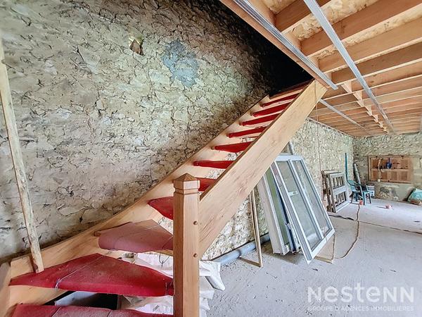 A Vendre Maison en pierre de 146 m² à finir de rénover avec jardin au coeur de Gondrin