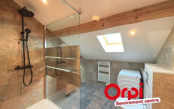 Immeuble à vendre    8 pièces • 162 m2 Saint-Nabord