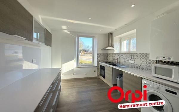 Immeuble à vendre    8 pièces • 162 m2 Saint-Nabord