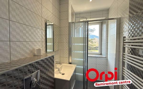 Immeuble à vendre    8 pièces • 162 m2 Saint-Nabord