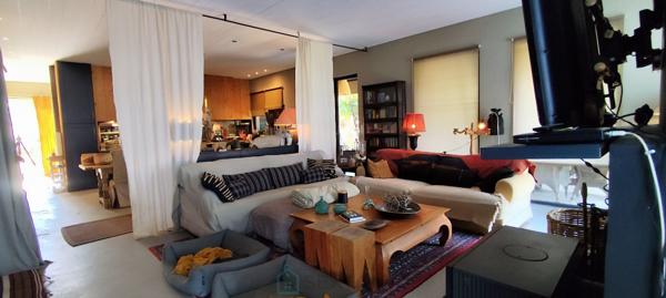 Villa d’architecte 280m²  avec piscine à débordement sur 7 300 m² – Vues panoramiques à 360°