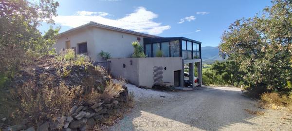 Villa d’architecte 280m²  avec piscine à débordement sur 7 300 m² – Vues panoramiques à 360°
