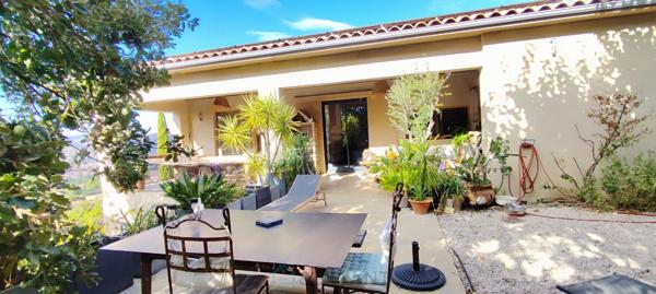 Villa d’architecte 280m²  avec piscine à débordement sur 7 300 m² – Vues panoramiques à 360°