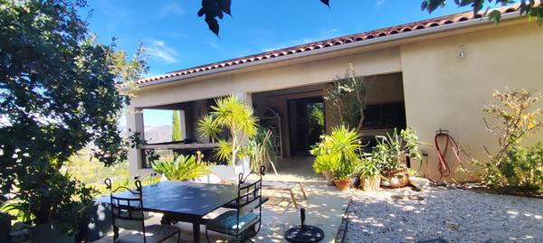Villa d’architecte 280m²  avec piscine à débordement sur 7 300 m² – Vues panoramiques à 360°