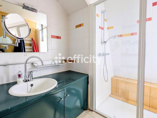 Appartement
         5 pièces
        - 135 m² Exclusivité 998 000 € *
