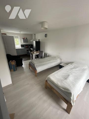 Immeuble mixte – Local professionnel 49 m² + T2 loué – Idéal investisseur