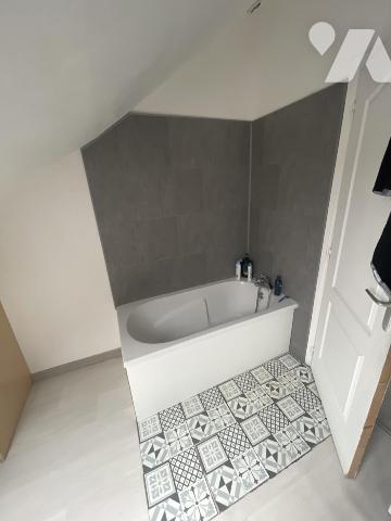 Immeuble mixte – Local professionnel 49 m² + T2 loué – Idéal investisseur