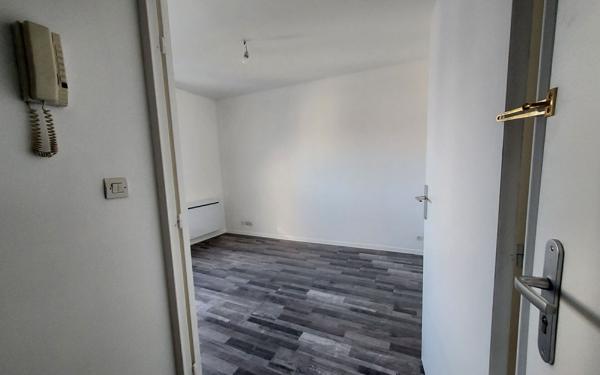 Appartement à vendre    1 pièce • 17,60 m2 Noisy-le-Grand