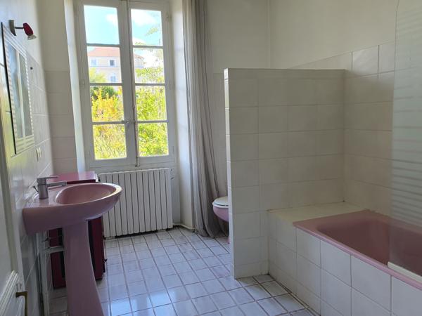 Maison  10 pièce(s)  7 chambre(s)  196 m²