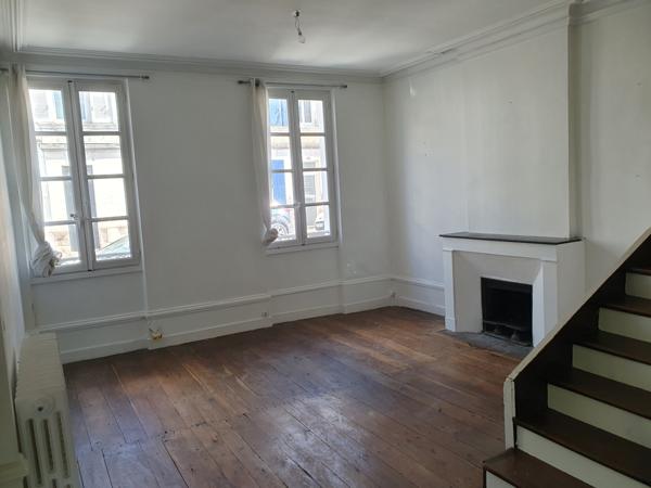 Maison  10 pièce(s)  7 chambre(s)  196 m²