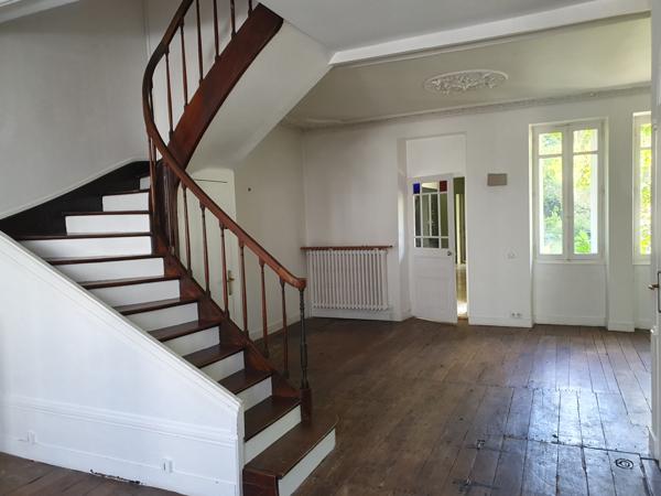 Maison  10 pièce(s)  7 chambre(s)  196 m²