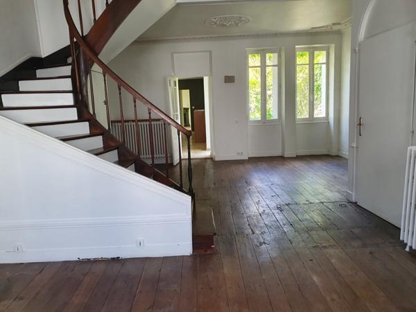 Maison  10 pièce(s)  7 chambre(s)  196 m²