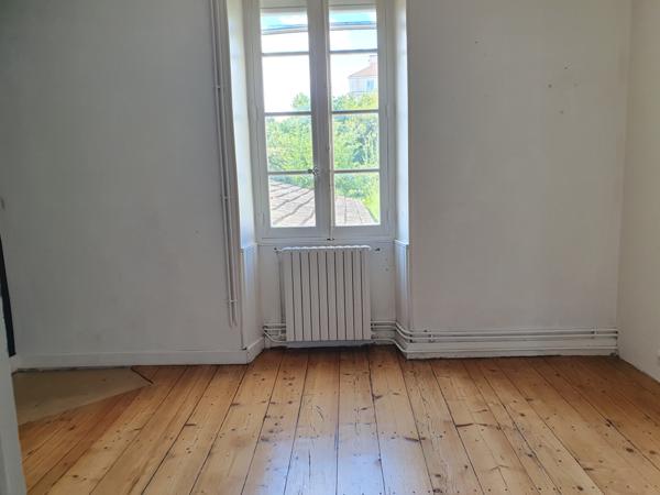 Maison  10 pièce(s)  7 chambre(s)  196 m²