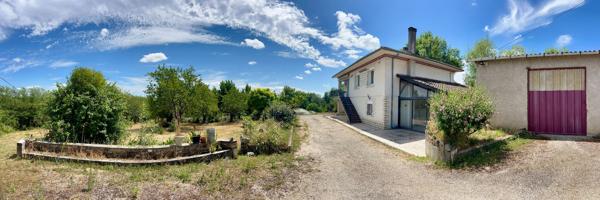Secteur Villeneuve-sur-Lot, au coeur du Lot-et-Garonne et proche de toutes les commodités, venez découvrir cette maison d'environ 130,50 m² habitables avec dépendances, sur un terrain arboré de 5 500 m². À l'étage, vous trouverez une entrée desservant un , Villeneuve sur lot