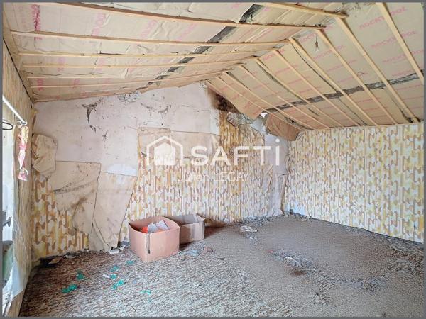 MAISON À RÉNOVER AVEC BEAU POTENTIEL