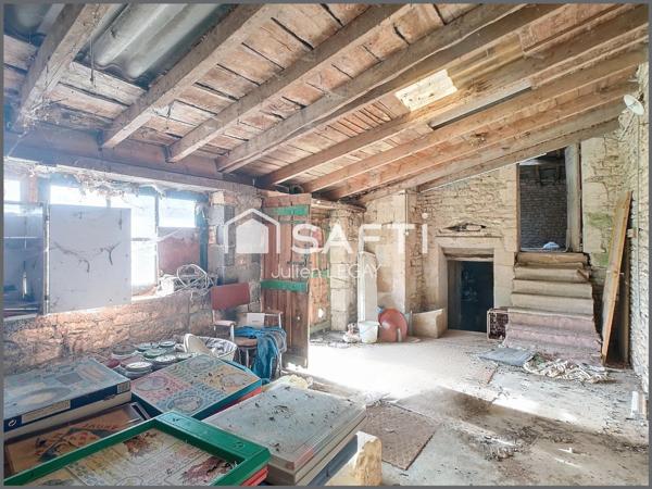 MAISON À RÉNOVER AVEC BEAU POTENTIEL