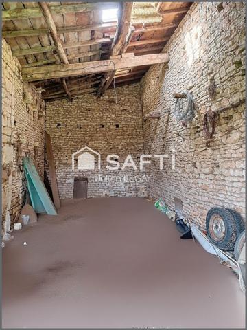 MAISON À RÉNOVER AVEC BEAU POTENTIEL