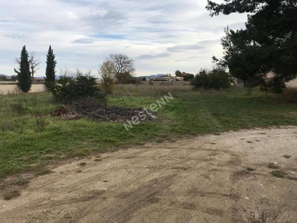 TERRAIN A BÂTIR à Le Puy Sainte Reparade 298,30 m²