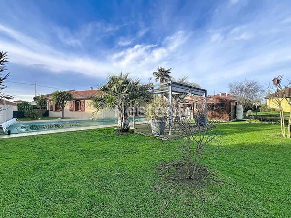 A VENDRE - VILLATE- Maison 4 pièces 104 m2 + piscine + double garage sur terrain arboré 1100m²