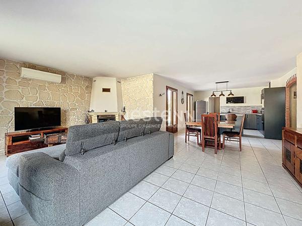 A VENDRE - VILLATE- Maison 4 pièces 104 m2 + piscine + double garage sur terrain arboré 1100m²