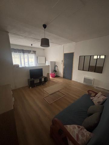 Narbonne proche du canal, Immeuble de rapport comprenant 4 appartements