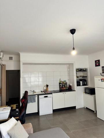 Narbonne proche du canal, Immeuble de rapport comprenant 4 appartements