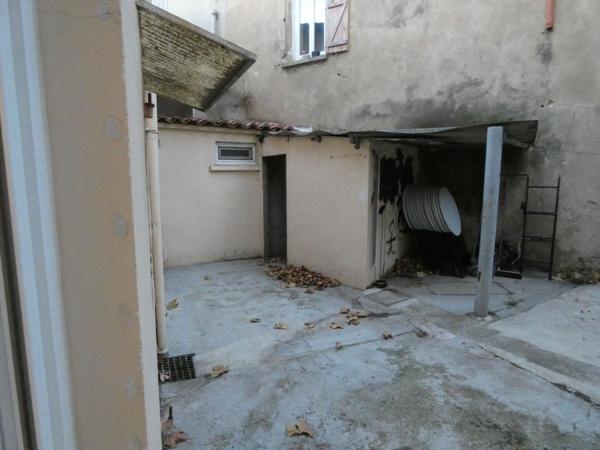 Narbonne proche du canal, Immeuble de rapport comprenant 4 appartements