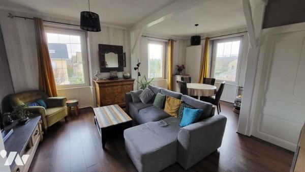 VALENTIGNEY, dans une maison appartement quatre pièces avec cave, garage, carport et jardin privatif