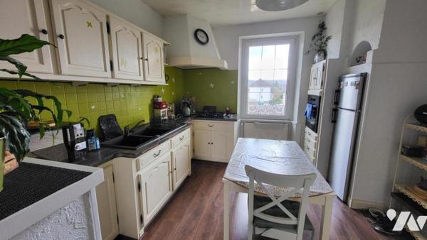 VALENTIGNEY, dans une maison appartement quatre pièces avec cave, garage, carport et jardin privatif