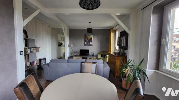 VALENTIGNEY, dans une maison appartement quatre pièces avec cave, garage, carport et jardin privatif