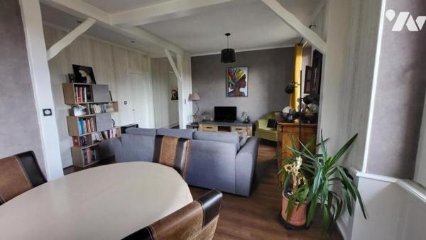 VALENTIGNEY, dans une maison appartement quatre pièces avec cave, garage, carport et jardin privatif