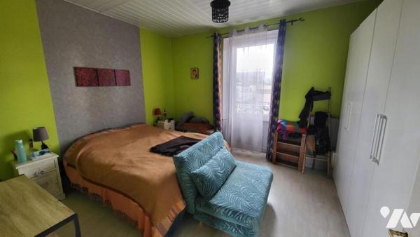 VALENTIGNEY, dans une maison appartement quatre pièces avec cave, garage, carport et jardin privatif