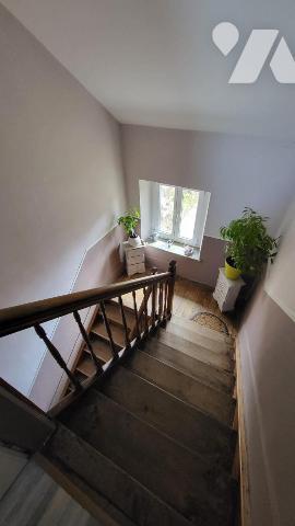 VALENTIGNEY, dans une maison appartement quatre pièces avec cave, garage, carport et jardin privatif