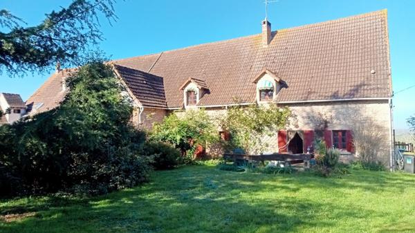 Corps de ferme au grand espace sur vue dégagée.