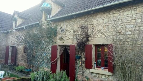 Corps de ferme au grand espace sur vue dégagée.