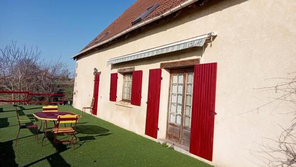 Corps de ferme au grand espace sur vue dégagée.