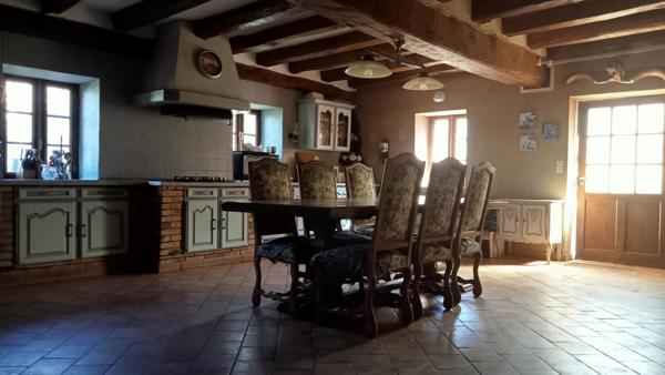 Corps de ferme au grand espace sur vue dégagée.