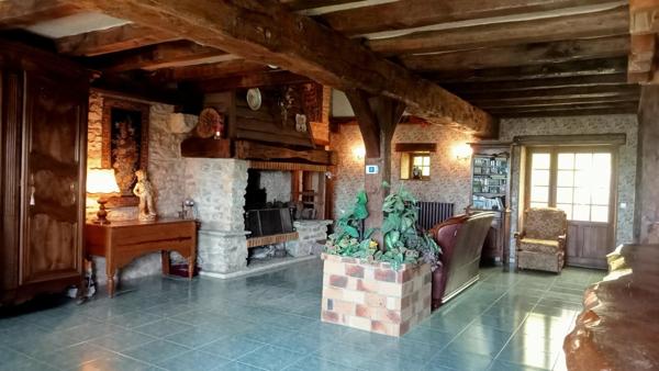 Corps de ferme au grand espace sur vue dégagée.