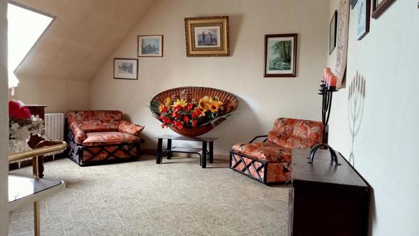 Corps de ferme au grand espace sur vue dégagée.